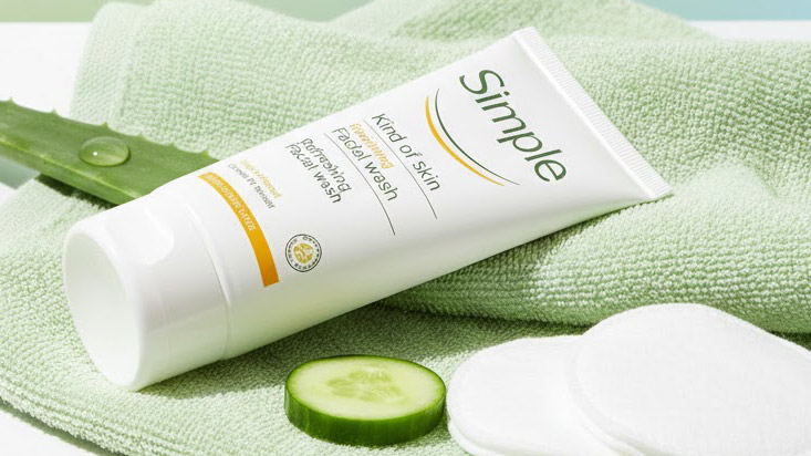 شوینده سیمپل (Simple) حاوی آلوئه ورا